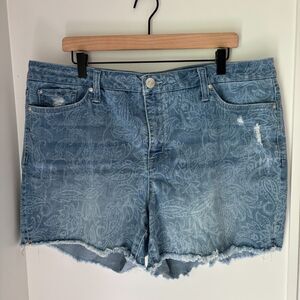 SEVEN7 Stretch Distressed Paisley Jean Weekend Short Woman's Size 18
